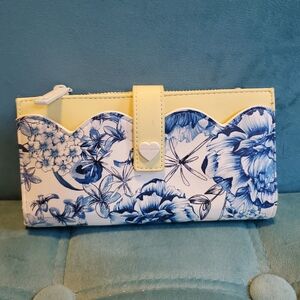 Betsey Johnson XOPIXIE Blue Floral & Yellow Zipper Wallet (No Wrist Strap)